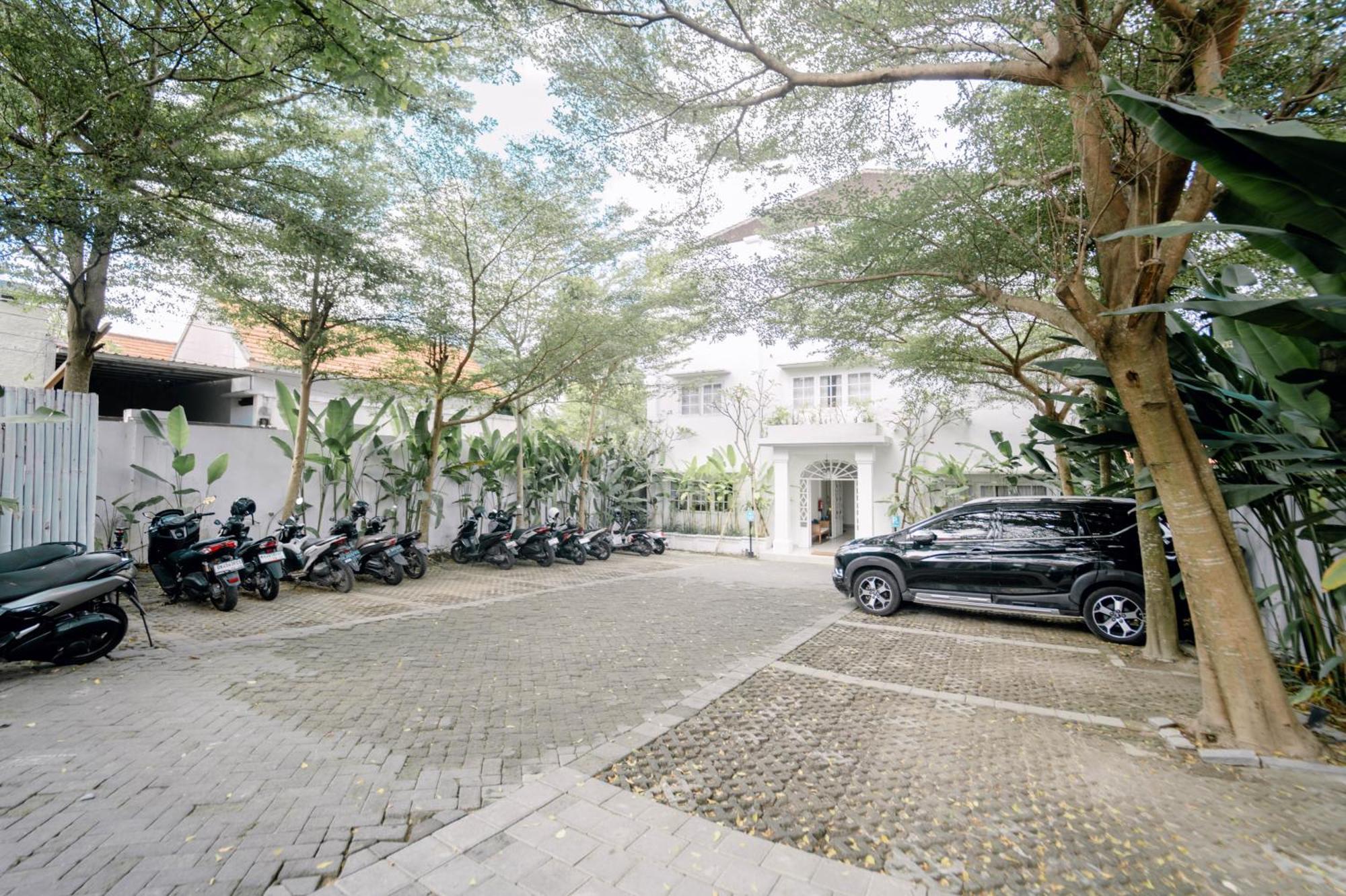 Umalas Suites Seminyak Exterior foto